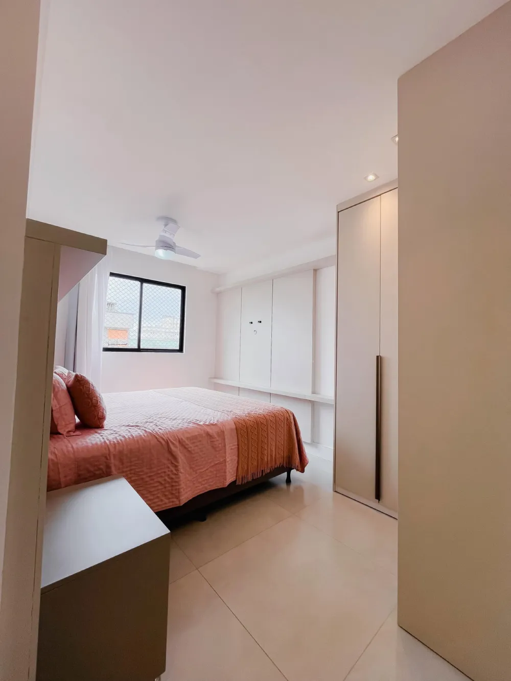 Apartamento para venda no bairro Meia Praia em Itapema