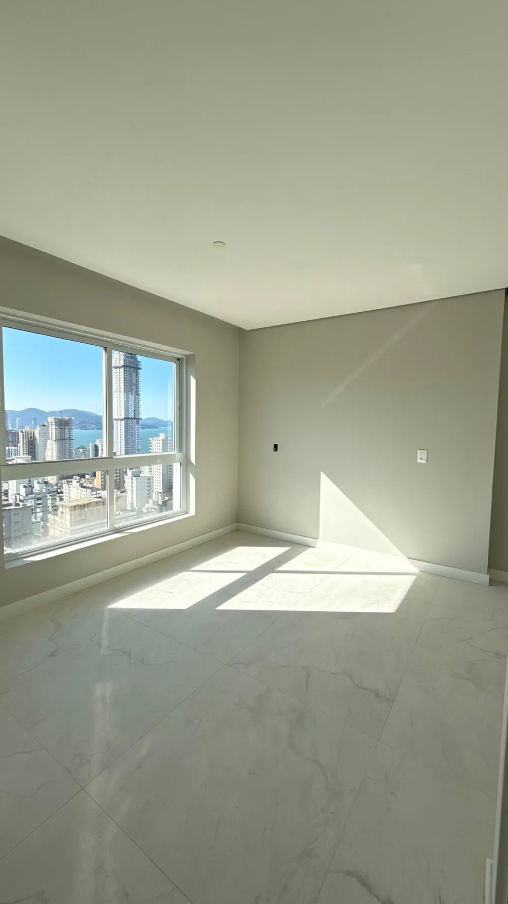 Apartamento 3 quartos para venda no bairro Meia Praia em Itapema