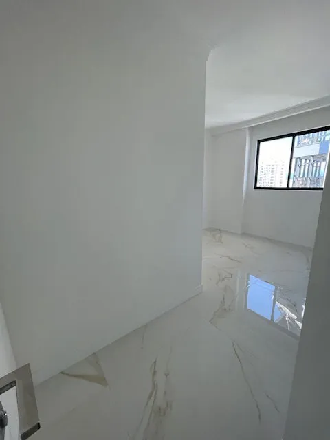 Apartamento para venda no bairro Meia Praia em Itapema
