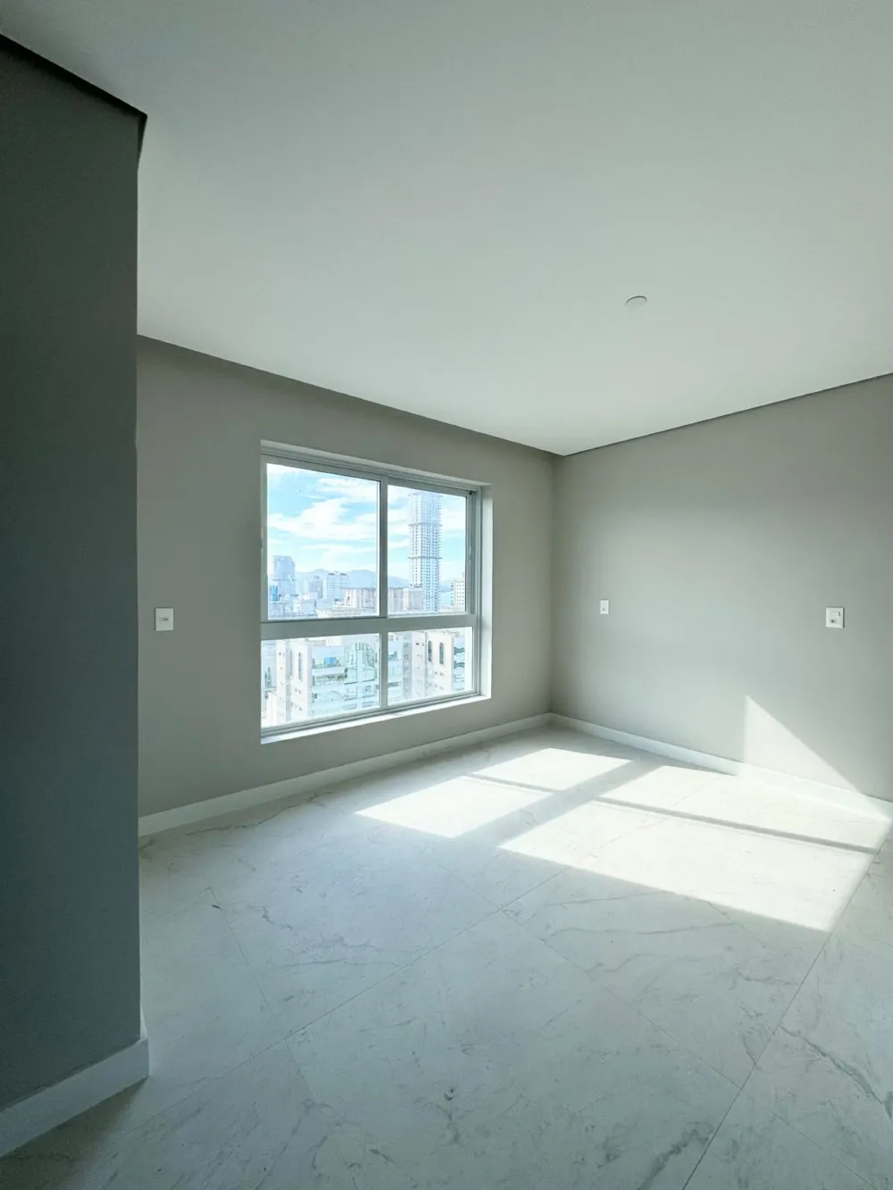 Apartamento para venda no bairro Meia Praia em Itapema