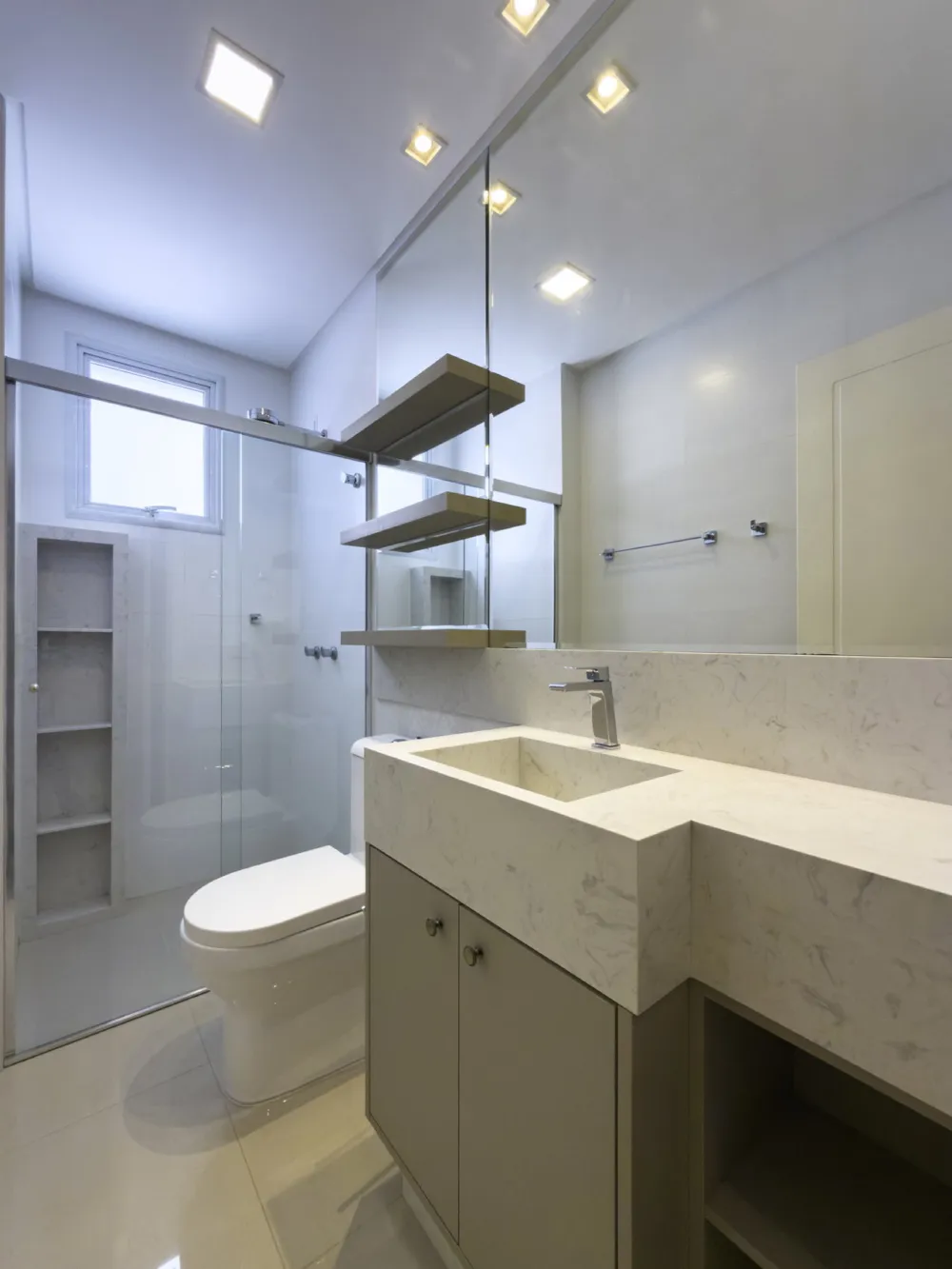 Apartamento para venda no bairro Meia Praia em Itapema