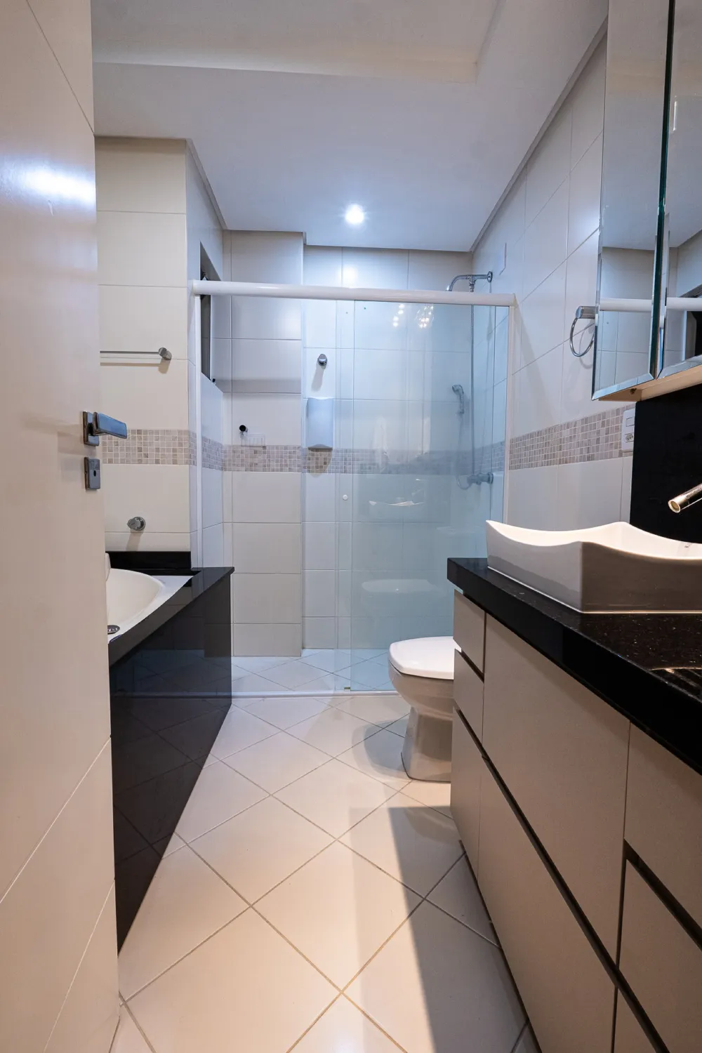 Apartamento para venda no bairro Meia Praia em Itapema