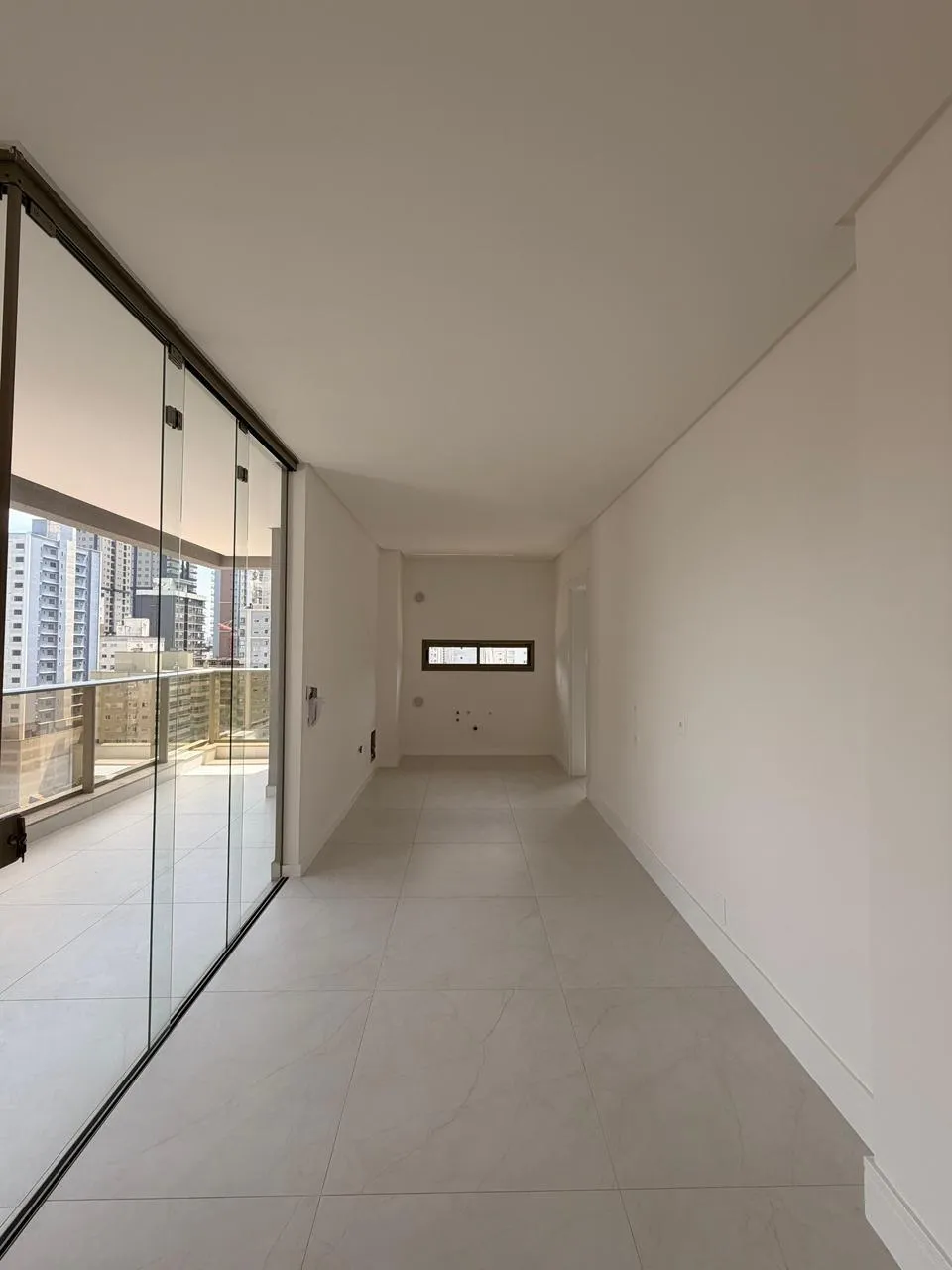 Apartamento para venda no bairro Meia Praia em Itapema