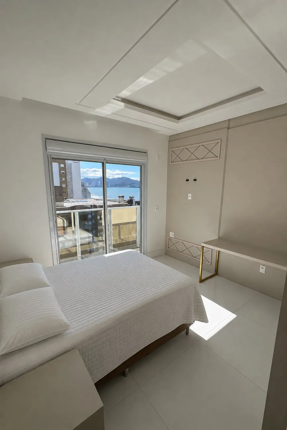 Apartamento para venda no bairro Meia Praia em Itapema