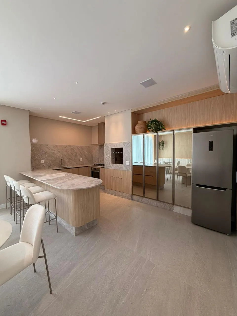 Apartamento para venda no bairro Meia Praia em Itapema
