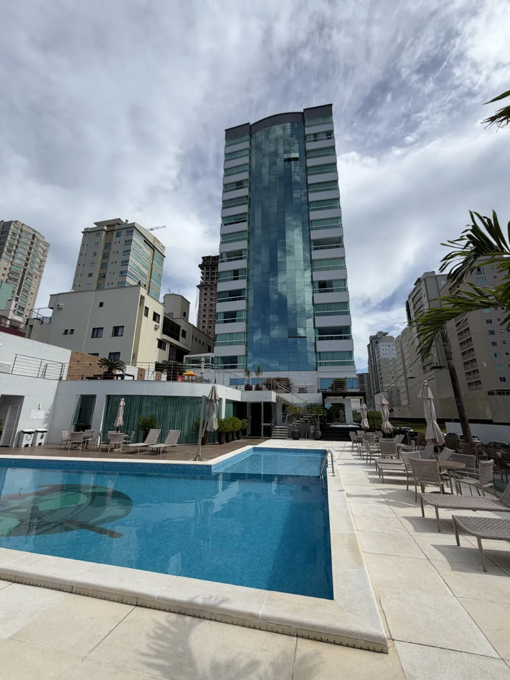 Apartamento para venda no bairro Meia Praia em Itapema