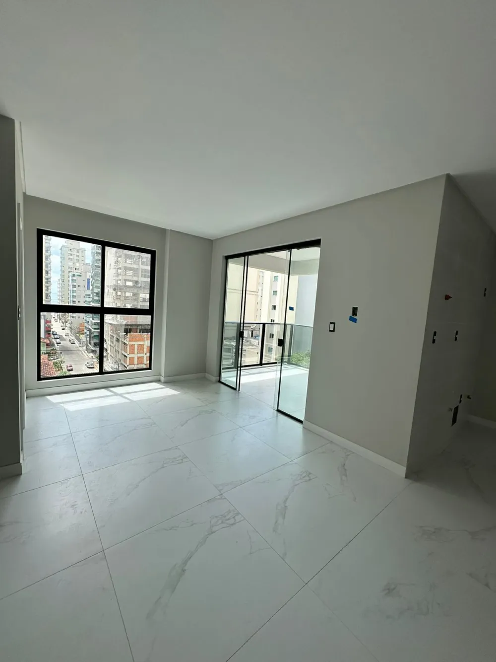 Apartamento para venda no bairro Meia Praia em Itapema