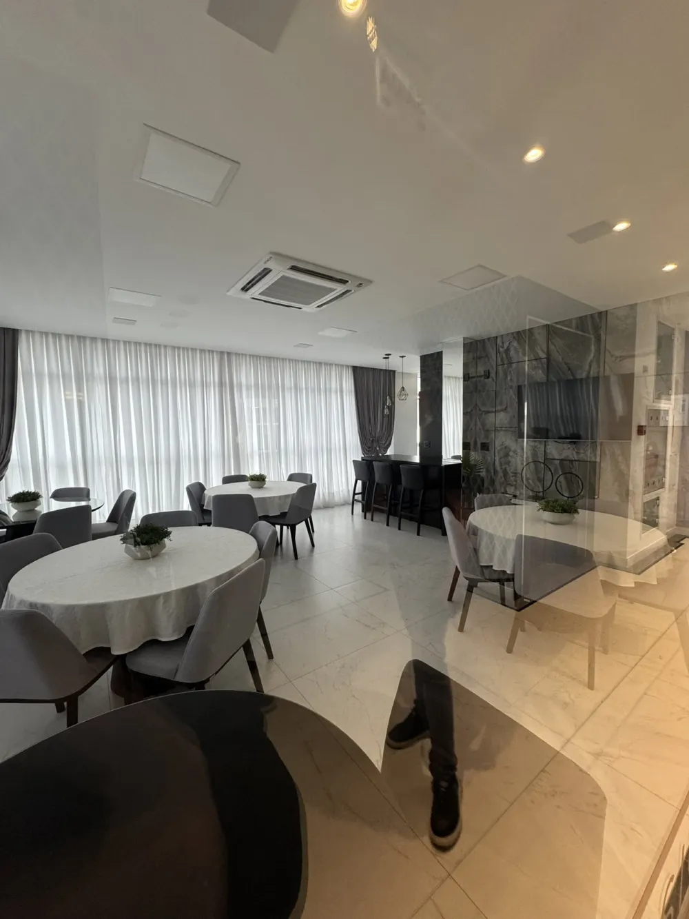 Apartamento para venda no bairro Meia Praia em Itapema