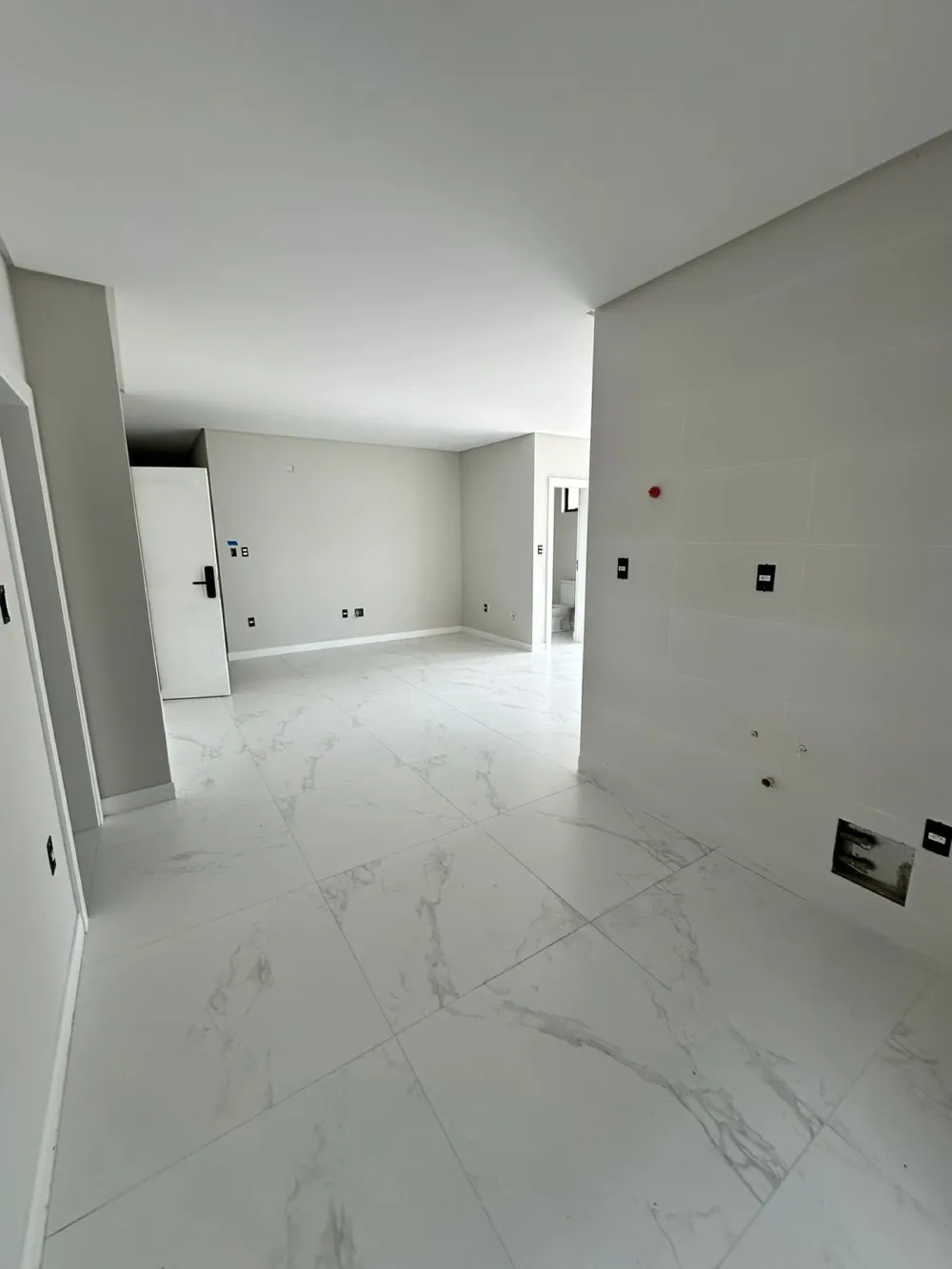 Apartamento para venda no bairro Meia Praia em Itapema