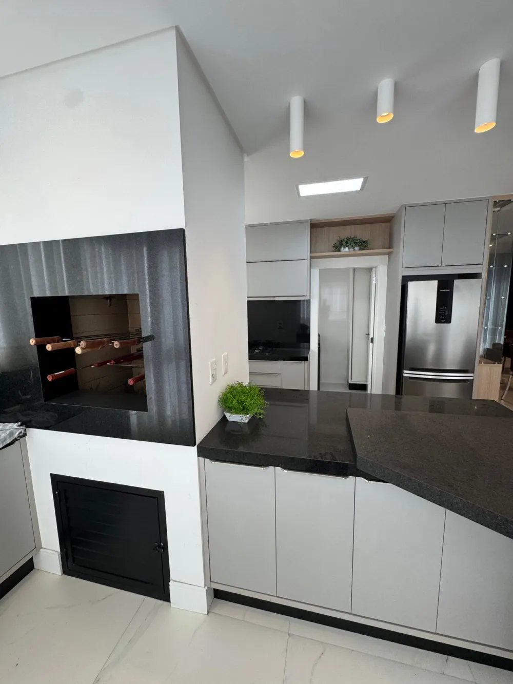 Apartamento para venda no bairro Meia Praia em Itapema