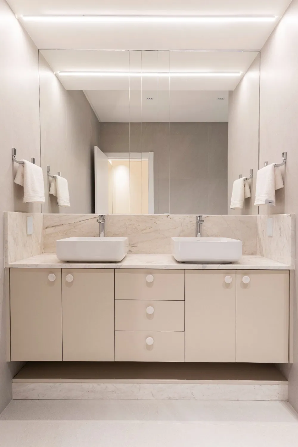Apartamento para venda no bairro Meia Praia em Itapema