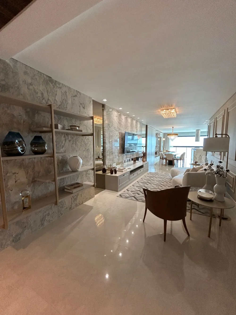 Apartamento para venda no bairro Meia Praia em Itapema