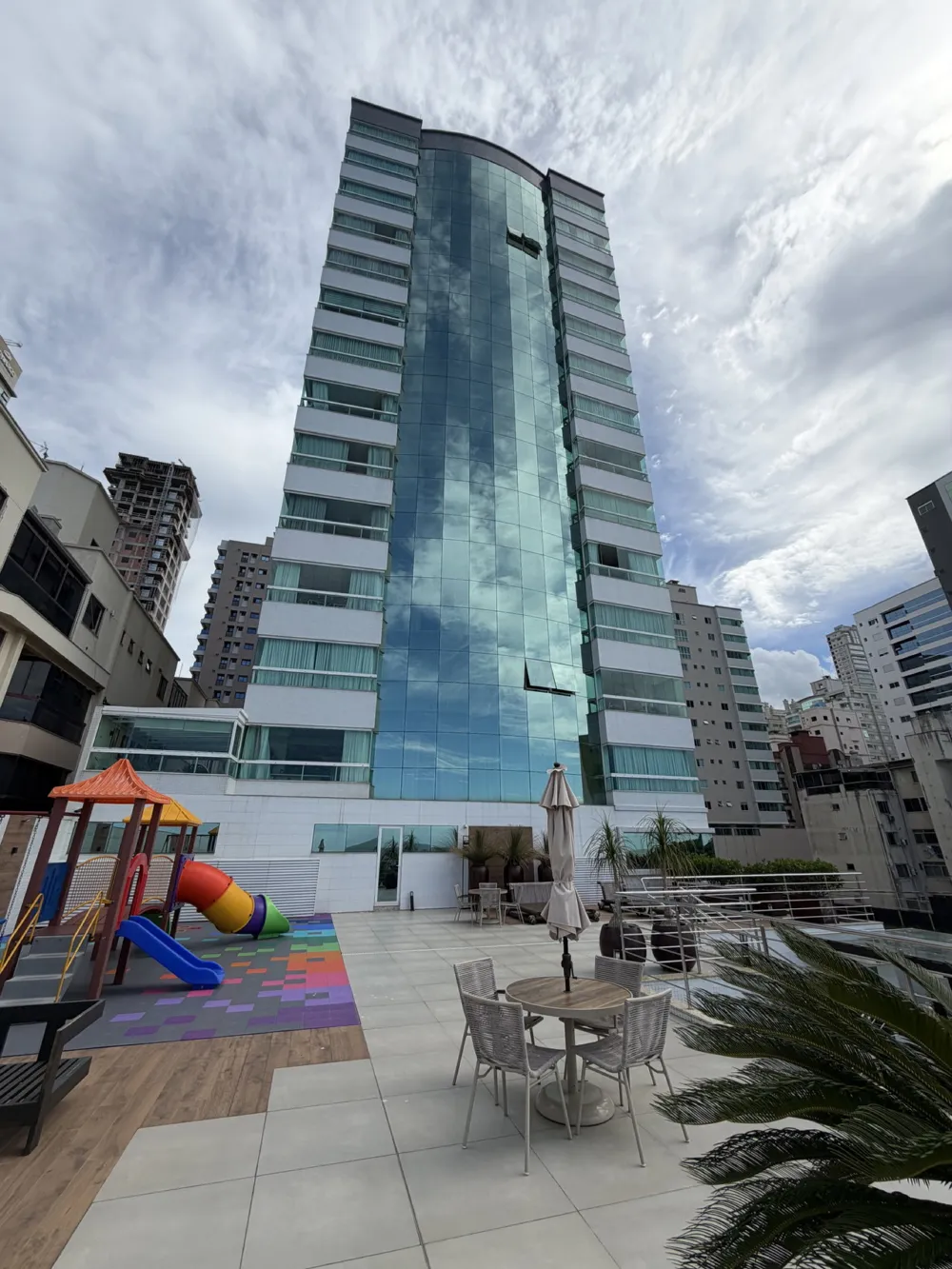 Apartamento para venda no bairro Meia Praia em Itapema