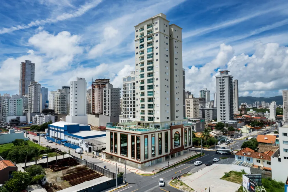 Apartamento para venda no bairro Meia Praia em Itapema