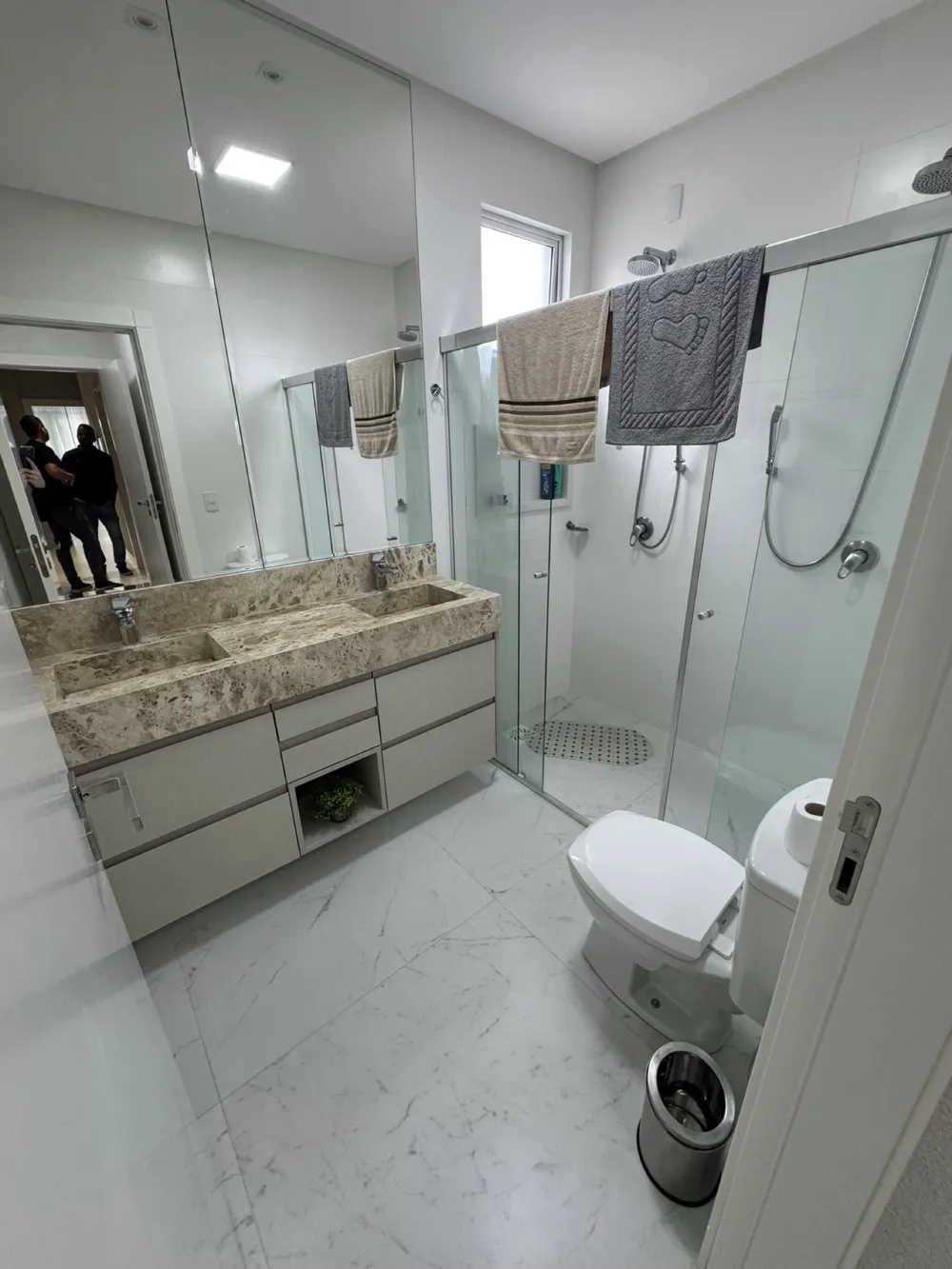 Apartamento para venda no bairro Meia Praia em Itapema