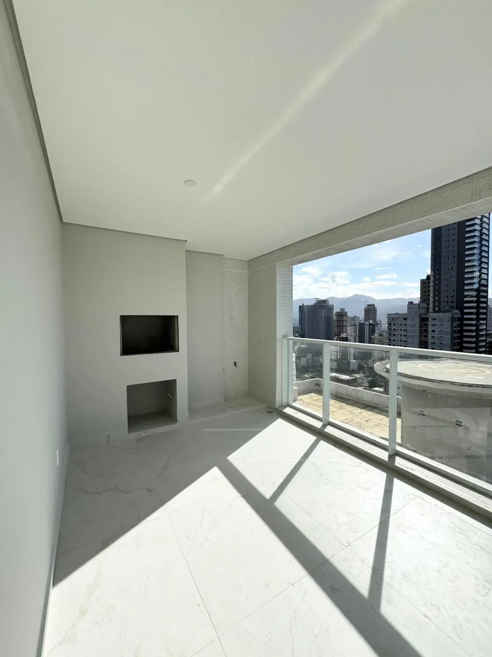 Apartamento para venda no bairro Meia Praia em Itapema
