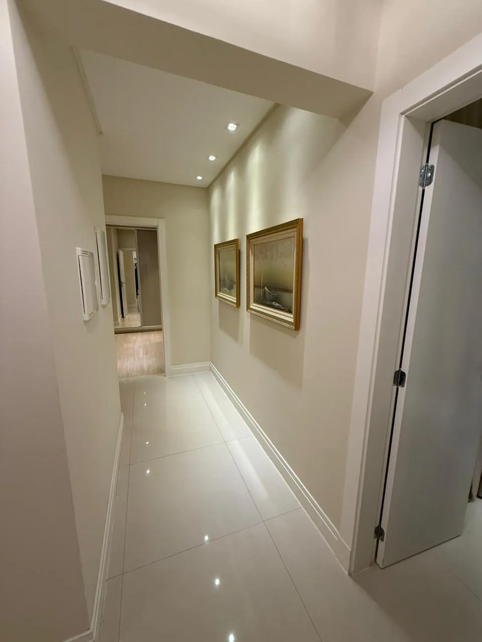 Apartamento para venda no bairro Meia Praia em Itapema