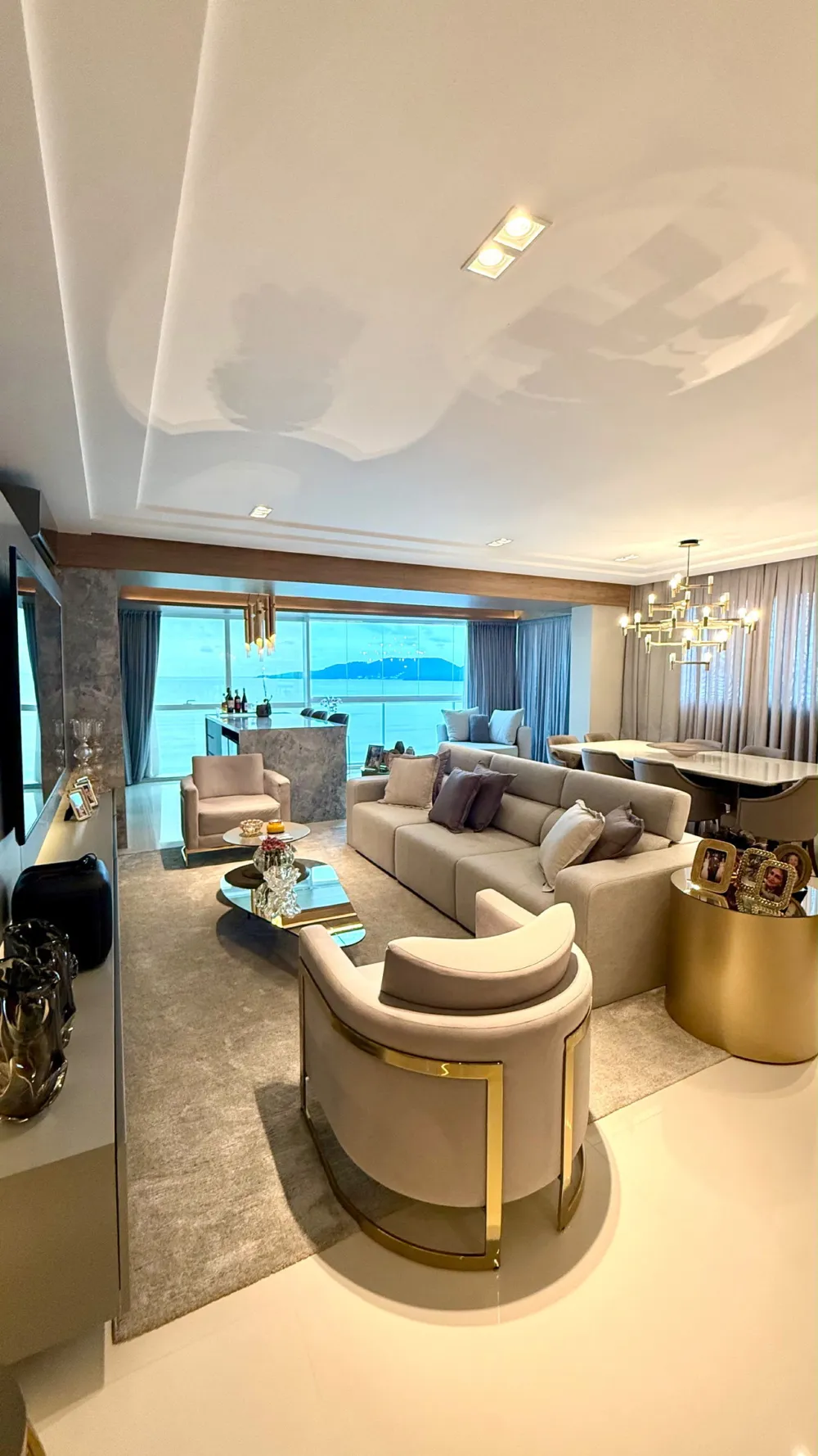 Apartamento para venda no bairro Meia Praia em Itapema