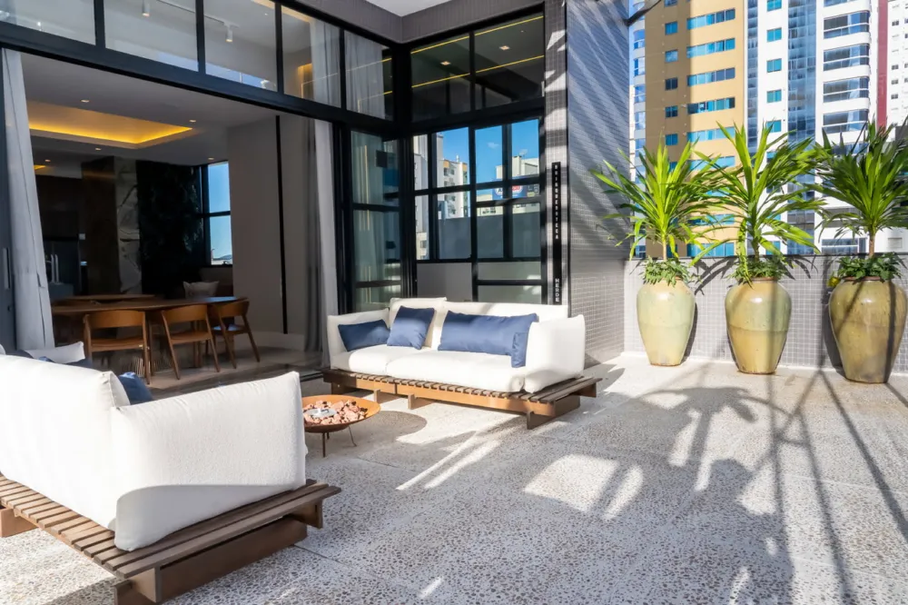 Apartamento para venda no bairro Meia Praia em Itapema