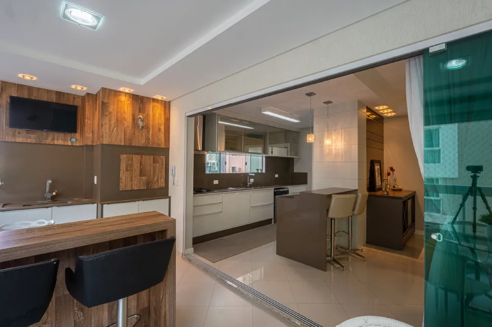 Apartamento para venda no bairro Meia Praia em Itapema