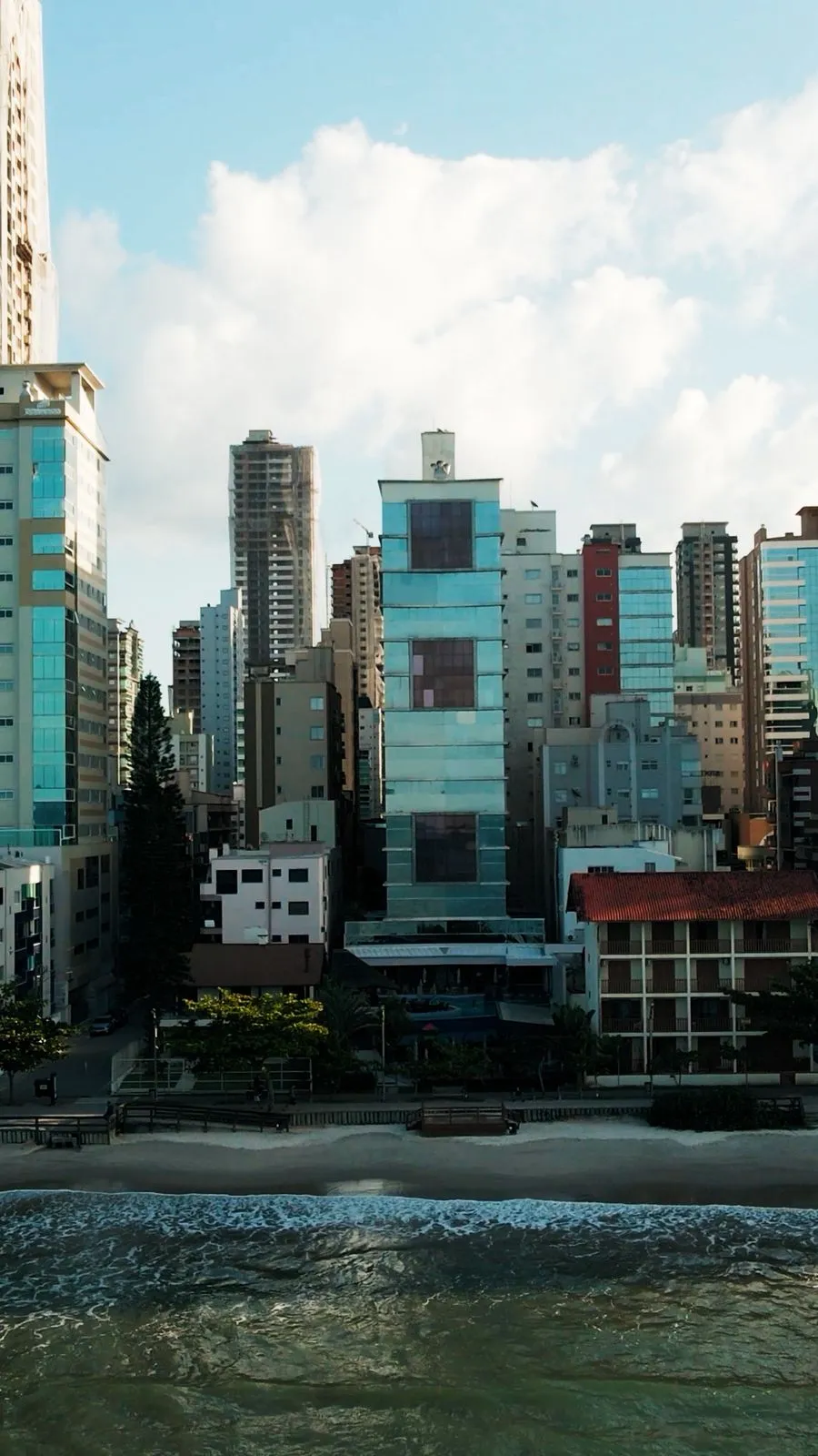 Apartamento para venda no bairro Meia Praia em Itapema