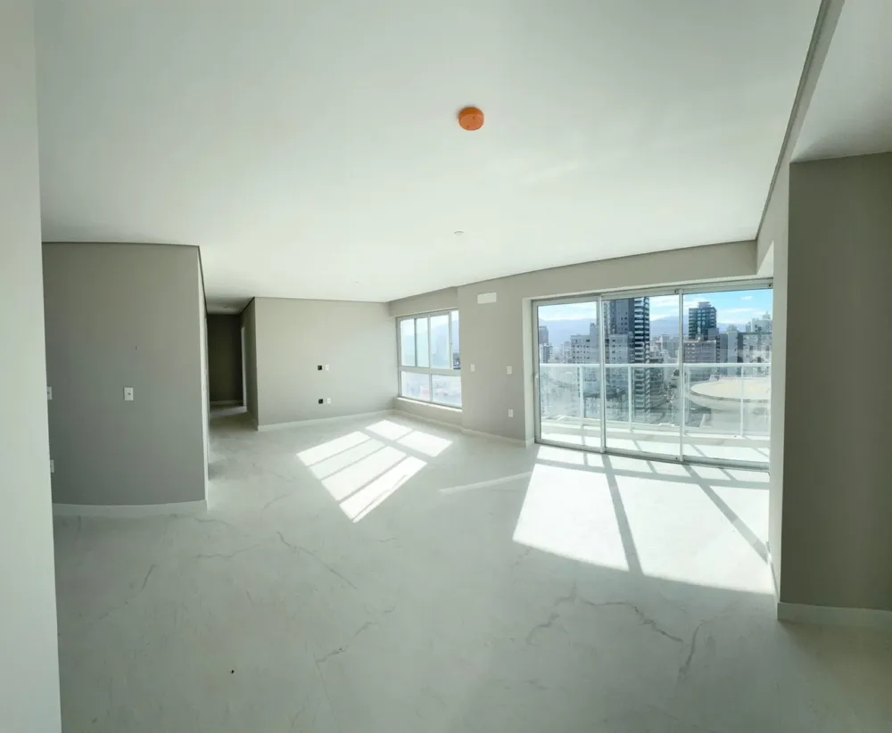 Apartamento para venda no bairro Meia Praia em Itapema