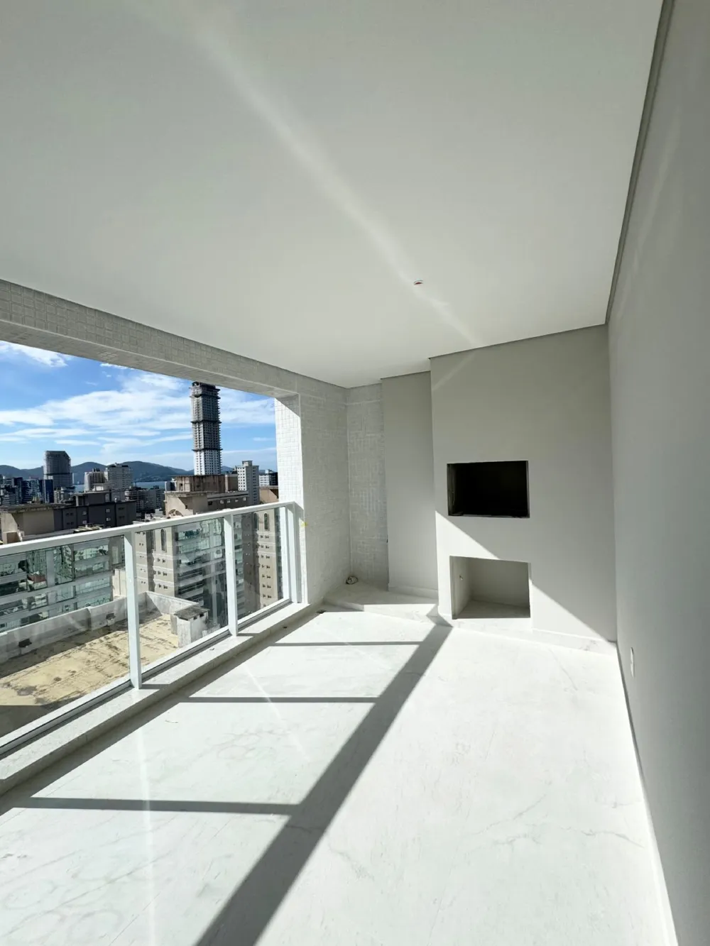 Apartamento para venda no bairro Meia Praia em Itapema