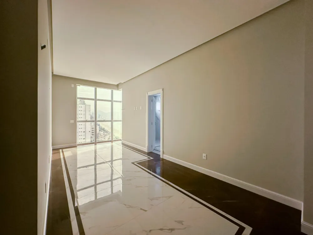 Apartamento para venda no bairro Meia Praia em Itapema