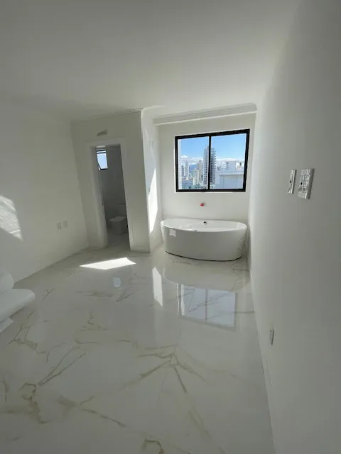 Apartamento para venda no bairro Meia Praia em Itapema