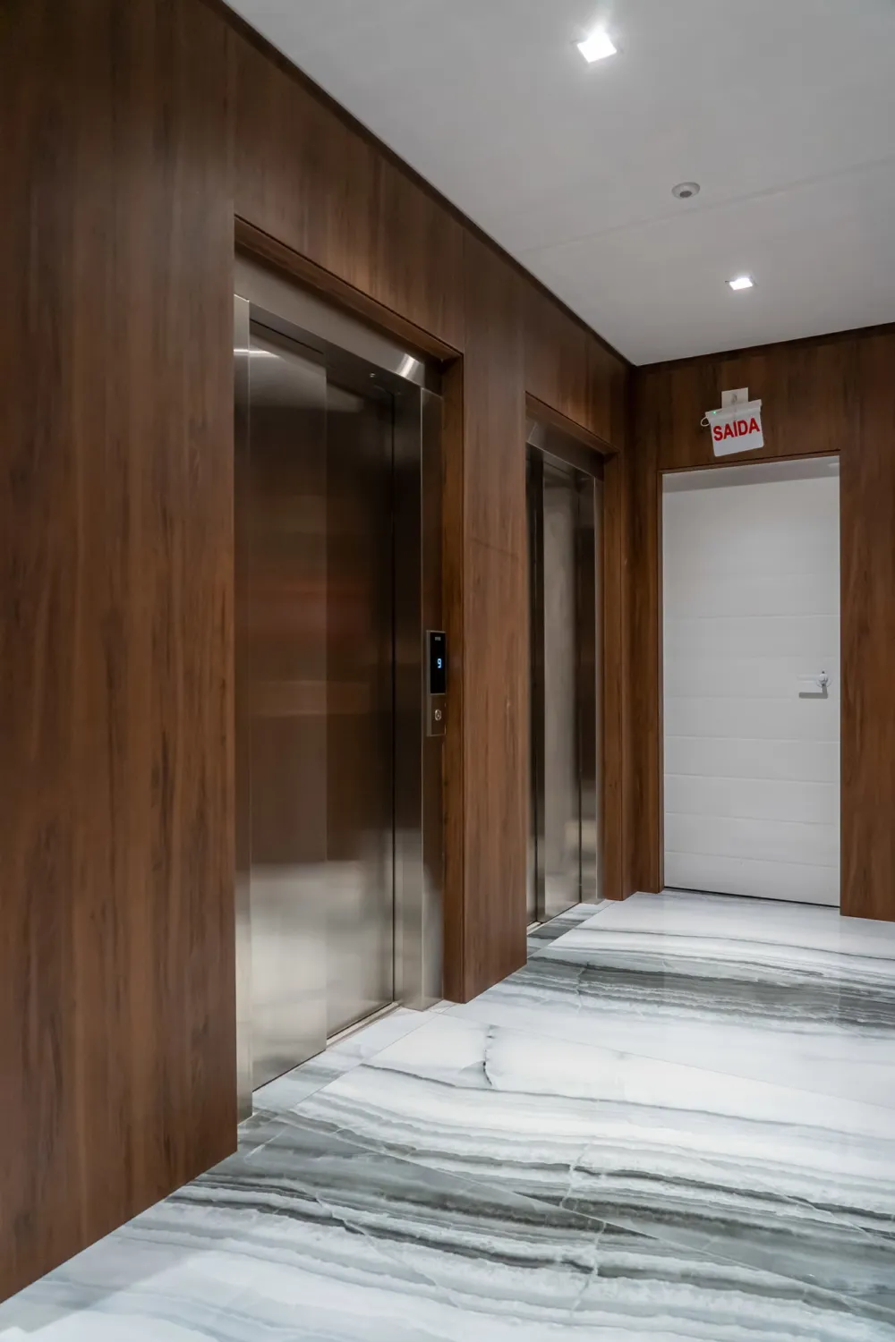Apartamento para venda no bairro Meia Praia em Itapema