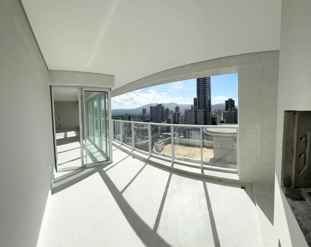 Apartamento para venda no bairro Meia Praia em Itapema