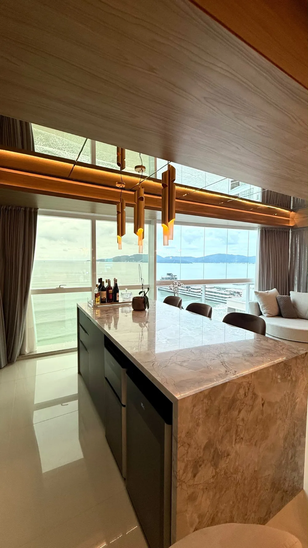 Apartamento para venda no bairro Meia Praia em Itapema