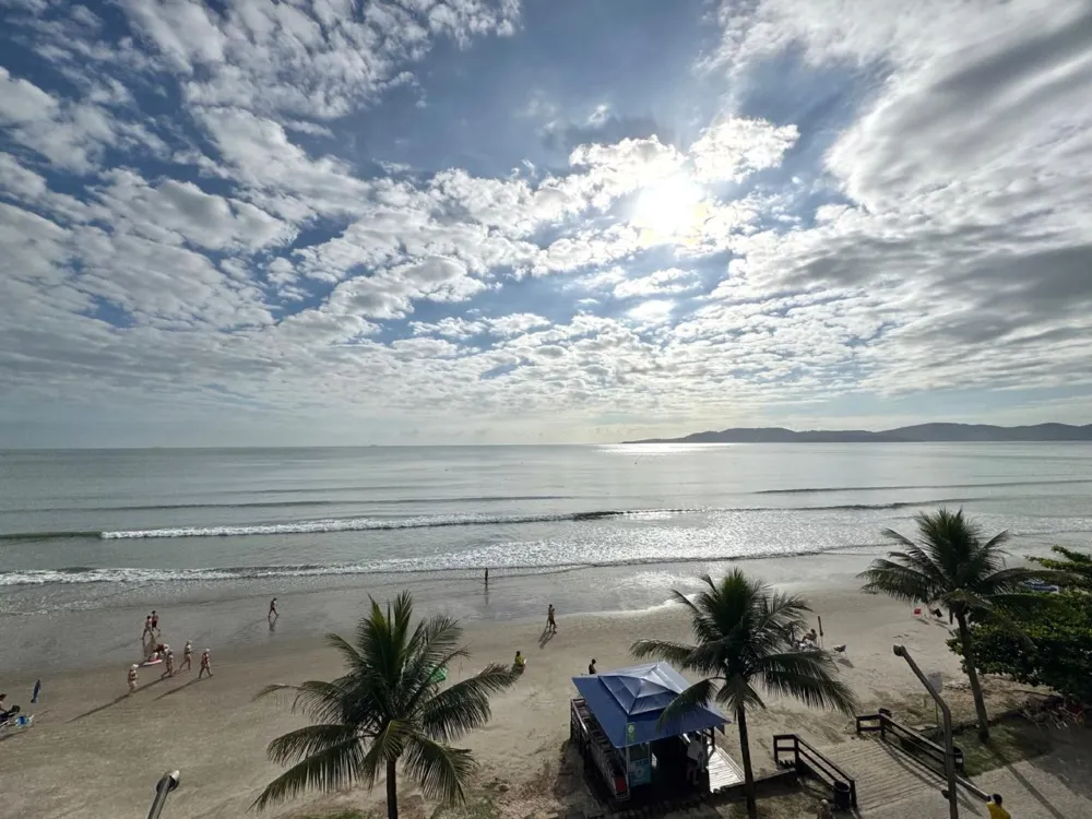 Apartamento para venda no bairro Meia Praia em Itapema