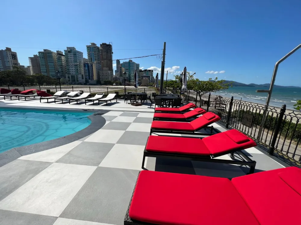 Apartamento para reserva no bairro Meia Praia em Itapema