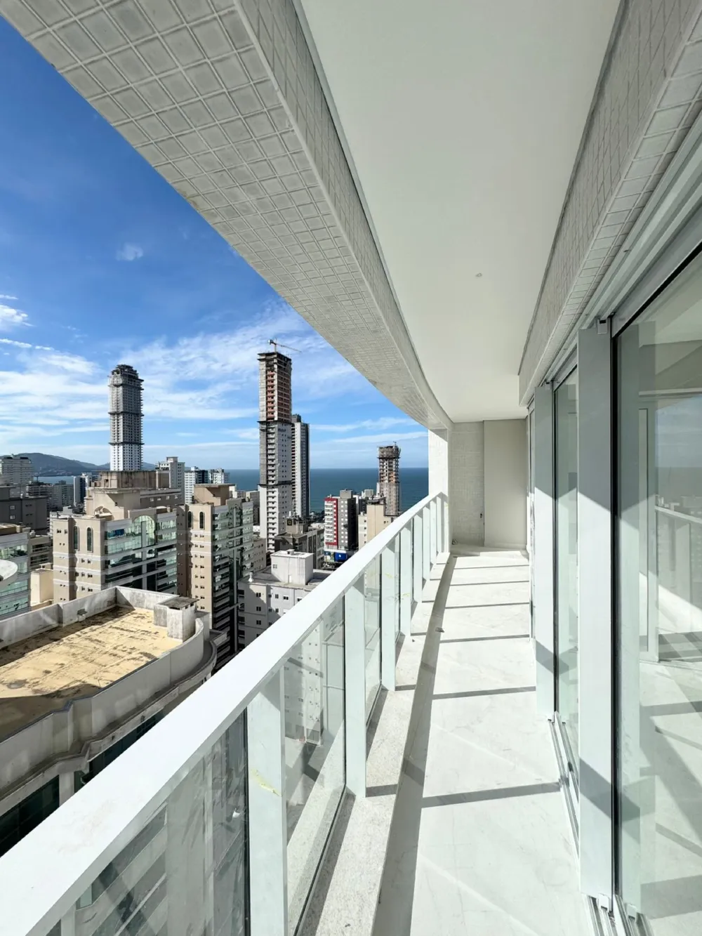 Apartamento para venda no bairro Meia Praia em Itapema