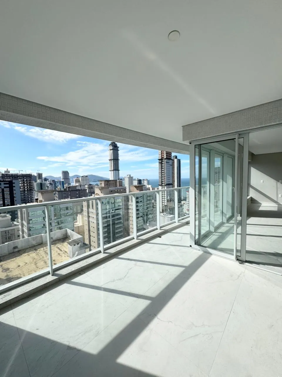 Apartamento para venda no bairro Meia Praia em Itapema