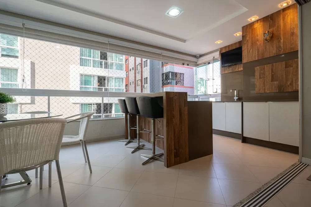 Apartamento para venda no bairro Meia Praia em Itapema