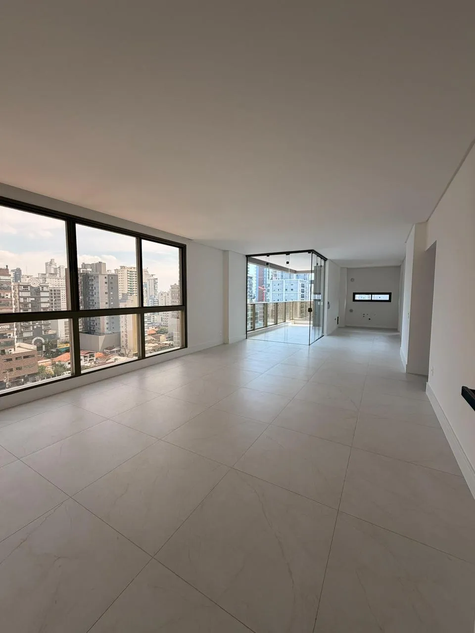 Apartamento para venda no bairro Meia Praia em Itapema