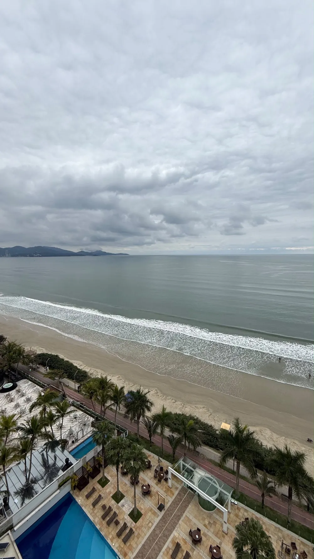 Apartamento para venda no bairro Meia Praia em Itapema