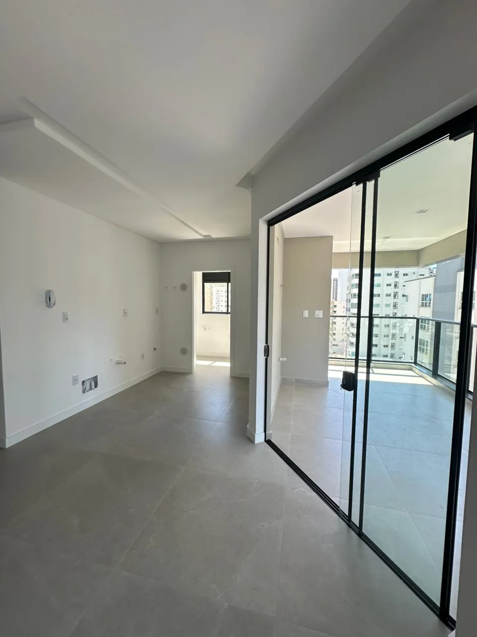 Apartamento 3 quartos para venda no bairro Meia Praia em Itapema