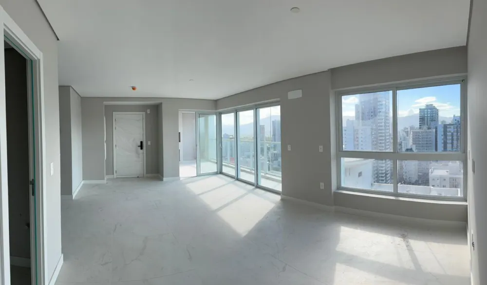 Apartamento para venda no bairro Meia Praia em Itapema