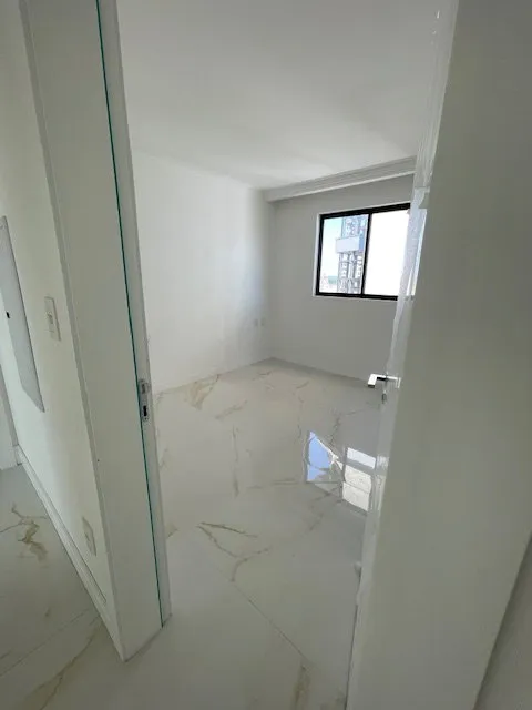 Apartamento para venda no bairro Meia Praia em Itapema