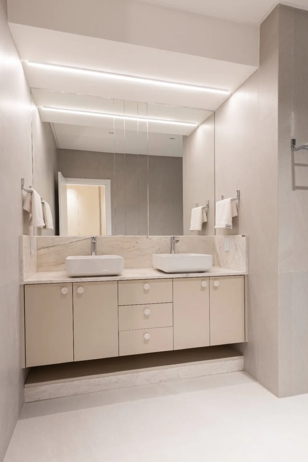 Apartamento para venda no bairro Meia Praia em Itapema