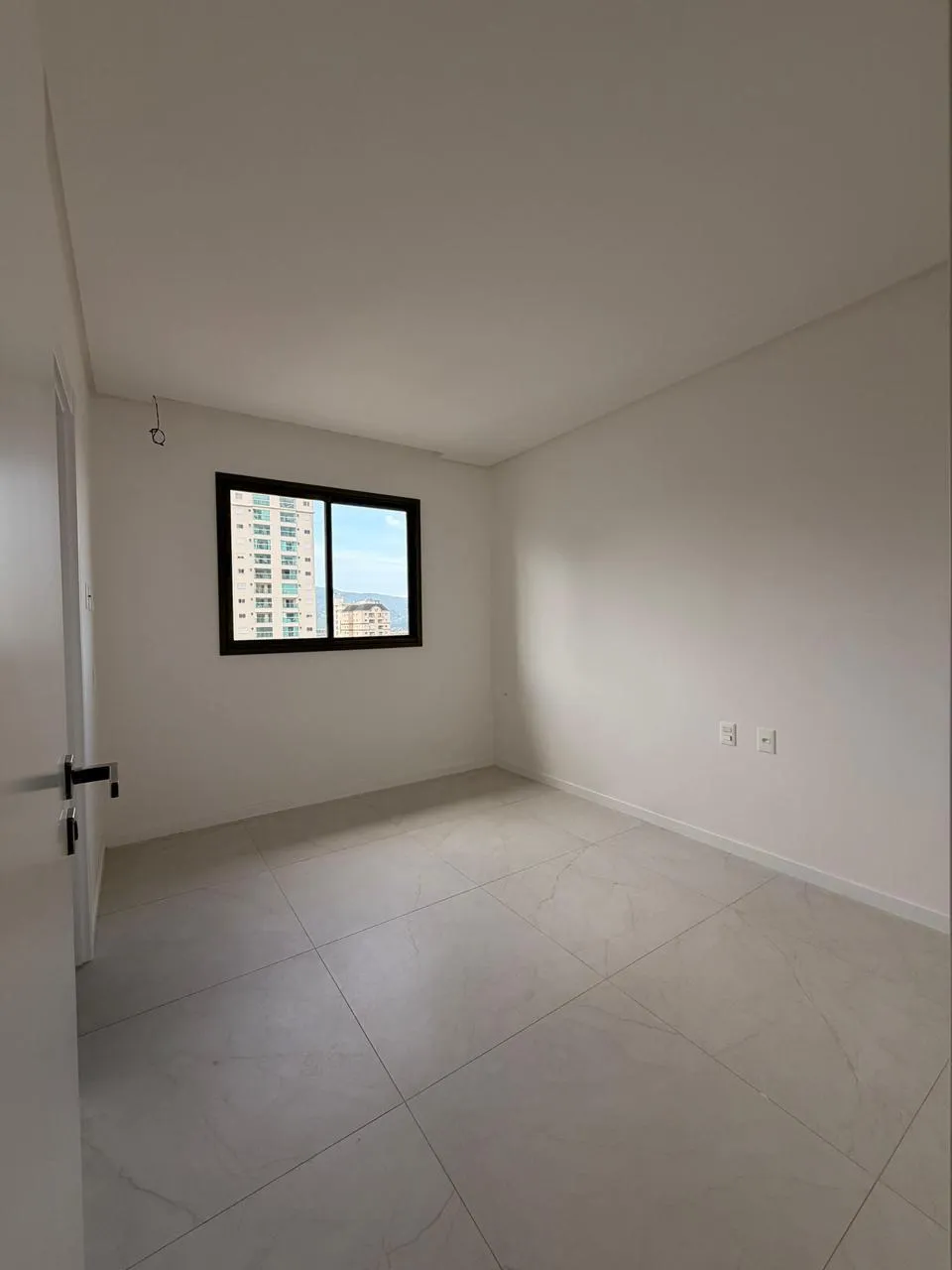 Apartamento para venda no bairro Meia Praia em Itapema