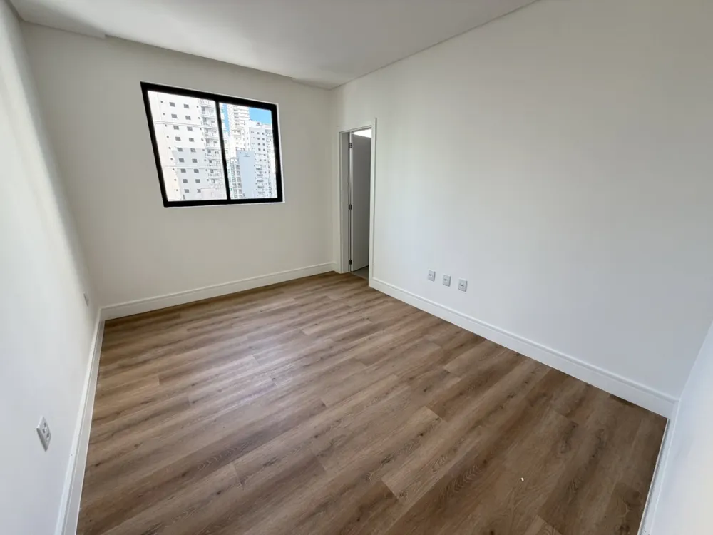 Apartamento para venda no bairro Meia Praia em Itapema
