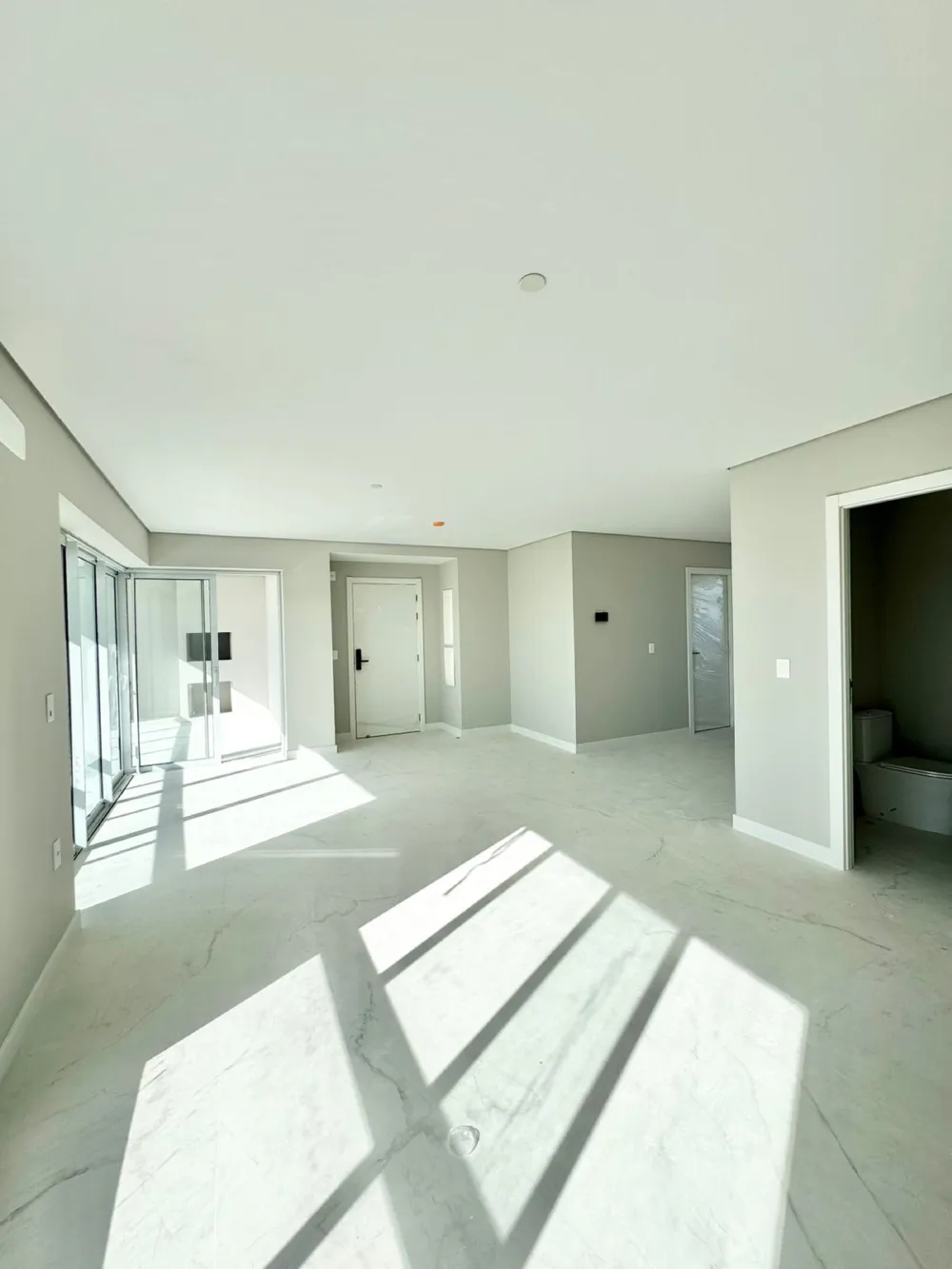 Apartamento para venda no bairro Meia Praia em Itapema
