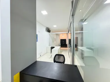 Sala comercial para venda no bairro Meia Praia em Itapema