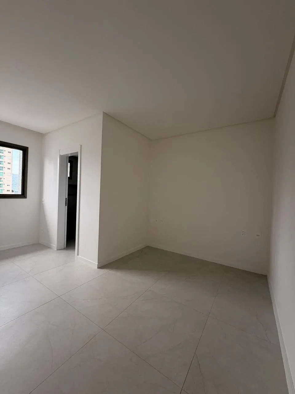 Apartamento para venda no bairro Meia Praia em Itapema