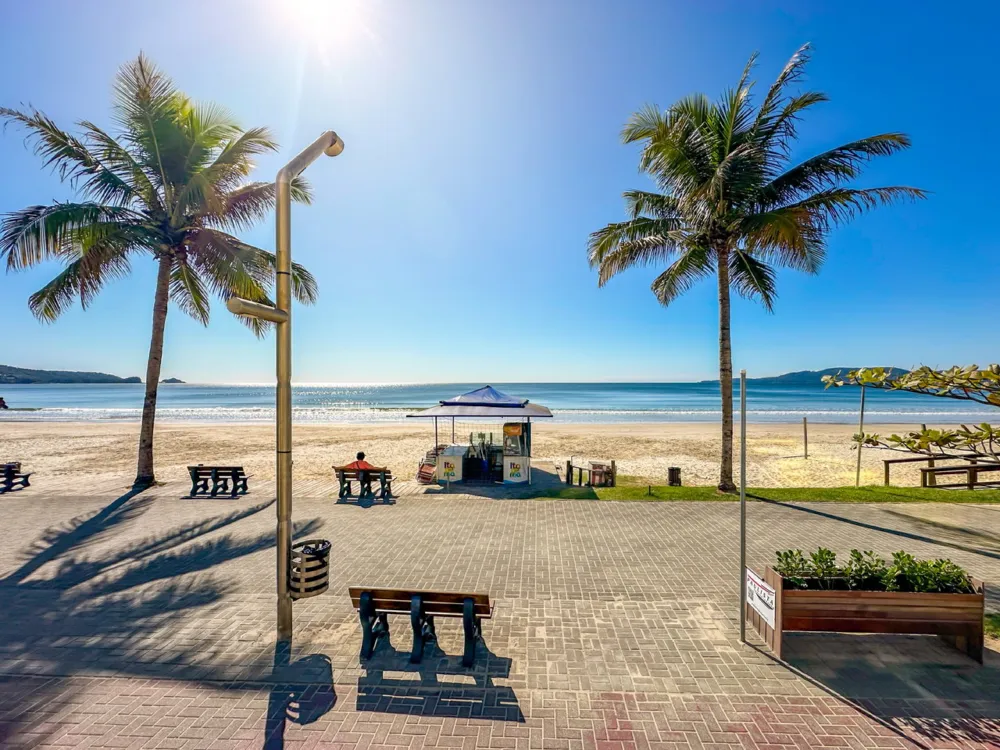 Apartamento para venda no bairro Meia Praia em Itapema