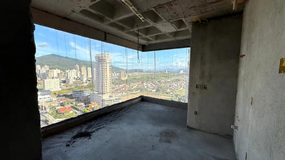 Apartamento para venda no bairro Meia Praia em Itapema